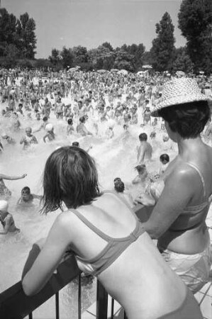 Hochbetrieb im Rheinstrandbad Rappenwört