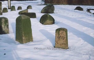 Stormarnsches Dorfmuseum im Winter: Grenzsteine