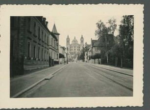 Foto der Basilika in Weingarten (Oberschwaben) am Ende einer Straße