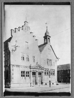 Vorm Rathaus in Öbisfelde
