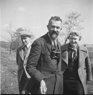 Lüneburger Heide : Portrait von Rudolf Zimmermann in Begleitung von einem Mann und einer Frau