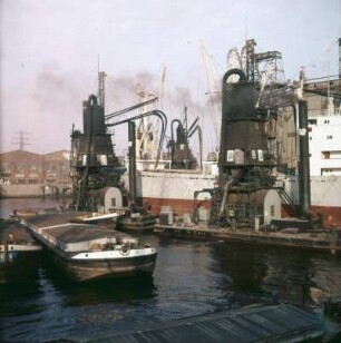 Hamburg. Hafen. Entladetechnik für Schüttgut