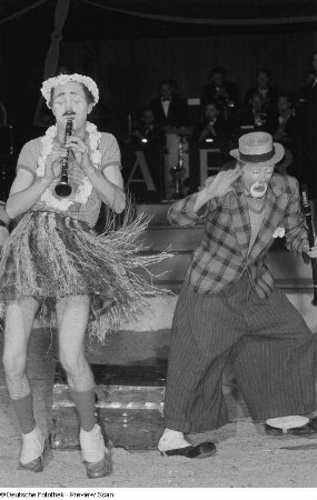 Musizierende Clowns des Zirkus Benneweis