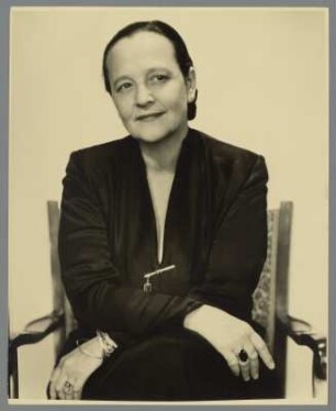 Porträt Antonia Dietrich : Zivilporträt der Schauspielerin Antonia Dietrich