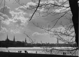 Hamburg-Uhlenhorst. Blick von der Schönen Aussicht über die Aussenalster