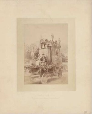 Bürgerliches Hochzeitsbett und -gut auf Umzugswagen bei der Silbernen Hochzeit (?) von Großherzog Friedrich I. von Baden und Großherzogin Luise