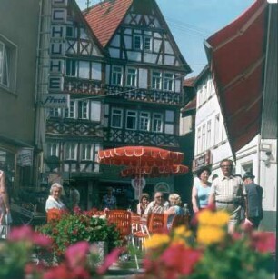 Bad Orb. Straßencafé in der Altstadt