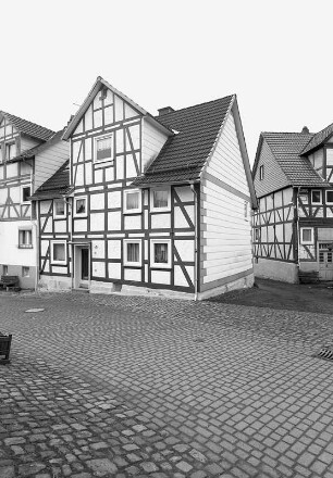 Handwerkerwohnhaus; Helsa, Kirchplatz 13