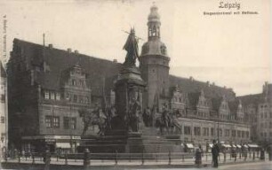Leipzig: Siegesdenkmal mit Rathaus