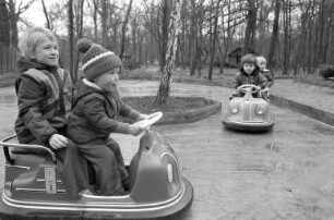 Inbetriebnahme der neuen Mini-Skooter-Bahn im Märchenwald Rappenwört