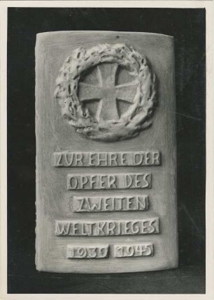 Ehrenmal für die Opfer des Zweiten Weltkrieges: Trittau: Tonmodell, Draufsicht;