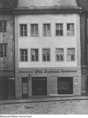 Bautzen, Fleischmarkt 5. Wohnhaus mit Laden von Otto Bertram für Bürstenbedarf (um 1709/1720). Straßenfront