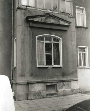 Wurzen, Straße des Friedens 20. Wohnhaus (ab 1870). Erdgeschossfenster