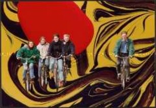 Collage: Fahrradfahrende Jugendliche vor buntem Hintergrund (Sonderthema: Anders leben)