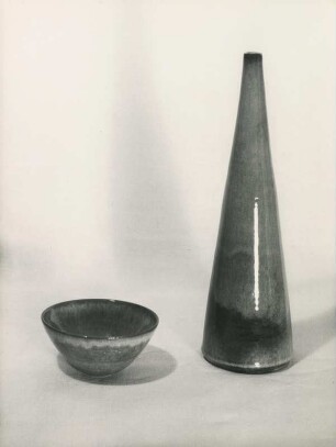 Vase mit Schale von Hellmuth Grüttenfien