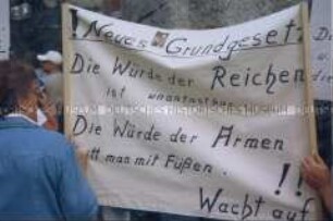 Transparent von der 3. Montagsdemonstration am 23. August 2004 in Köln