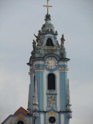 Dürnstein - Stadtansicht mit Klosterkirche : Aufgenommen am 12. Juni 2011 in der Wachau im Weinort Dürnstein