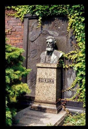 Grab W. Liebknecht 14.7.75.
