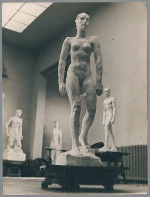Laufende, 1929, Gips