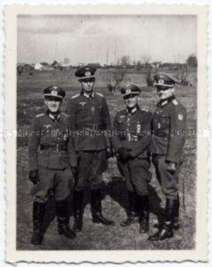 Foto mit vier Wehrmachts-Offizieren - Personenkonvolut
