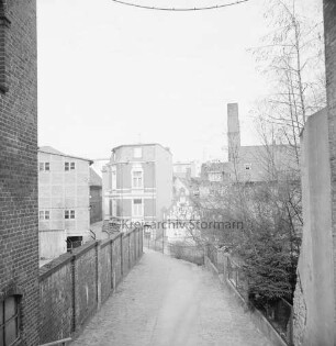 Mühlengang: Blick Richtung Kirchberg: hinten links ehemalige Kornwassermühle: hinten Mitte Wohnhäuser: hinten rechts ehemaliges Fabrikgebäude