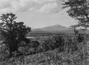 Morogoro-Ebene : Blick über die Morogoro-Ebene in Richtung der nördlichen Ausläufer der Uluguru-Berge