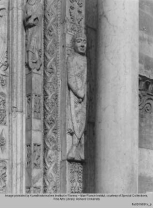 Hauptportal - Rechtes Gewände