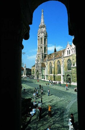 Budapest - Mathiaskirche auf dem Burgberg : Die Mathiaskirche steht auf dem Burgberg. Aufgenommen 2001 in Budapest