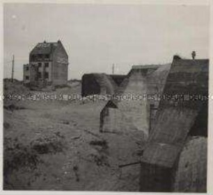 Wehrmachtssoldaten, Bunker in den Dünen an der Kanalküste