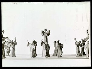 Figuren aus dem Tafelaufsatz "Das Schärpenspiel"