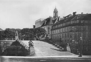 Dresden. Blick vom Schloßplatz auf die Treppe zur Brühlschen Terrasse und zum Palais Brühl