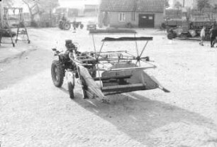Getreideernte Schwadmäher der MTS Großkochberg (Frontanbaumaschine für Schlepper) RS 09
