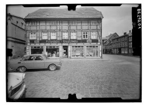 Grabow, Pferdemarkt 1. Wohnhaus mit Laden. Straßenfront