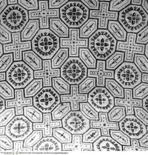 Mosaik mit geometrischen Figuren (Kreuze, Oktogone, Hexagone)
