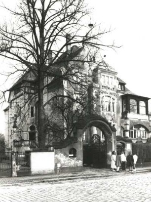 Dresden-Blasewitz, Goetheallee 23. Wohnhaus (1901; H. Watzlawik)