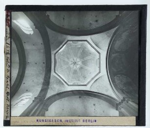 Köln, St. Aposteln : Blick in Kuppel der O-Vierung