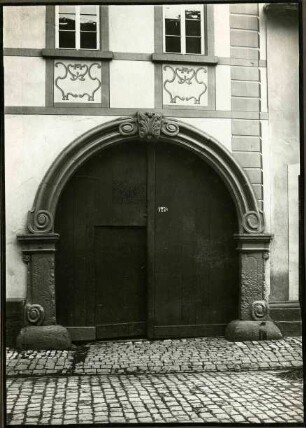Gasthaus zum Luitpold, östlicher Flügel. Tor 2 viertel d. 18. Jh.
