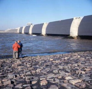 Holstein. Stauwerk bei Tönning : Eidersperrwerk (1973) zur Eider-Regulierung bei Tönning