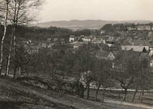 Struppen. Unterer Ortsteil. Mit dem Borsberg von Neustruppen aus gesehen