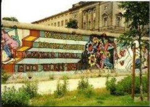 Bemalte Berliner Mauer am Reichstag