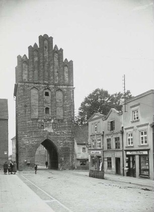 Preußisch Holland, Steintor : Preußisch Holland (Paslek/Polen). Steintor. Stadtseite