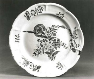Teller. Fayence, fünffarbig bemalt; Durchmesser 27,4 cm. Süddeutschland, M. 18. Jh.. Dresden: Kunstgewerbemuseum 14475
