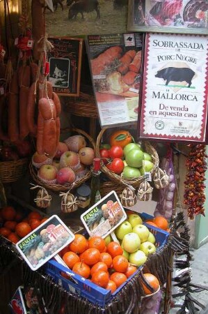 Insel Mallorca - Marktangebot : Marktangebot, aufgenommen auf der Insel Mallorca im Februar 2004