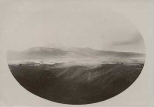 Quebrada Guapal, hinten Eruptionswolke des Cotopaxi