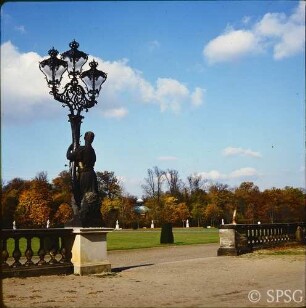 Potsdam, Park Sanssouci, Terrasse des Neuen Palais, Blick auf das Gartenrondell