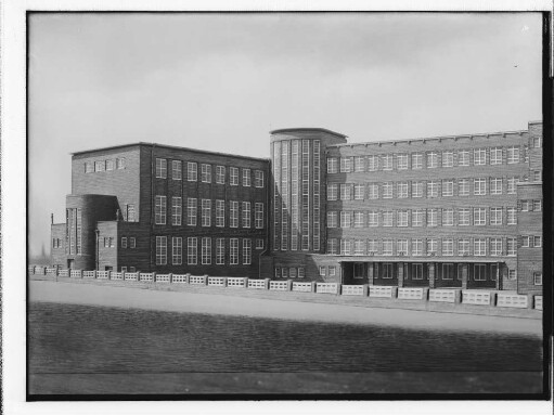Lyzeum Caspar-Voght-Straße [Schule Caspar-Voght-Straße] [Oberrealschule für Mädchen Caspar-Voght-Straße] (Hamburg-Hamm): Modell : SchumacherWV Nr. 302
