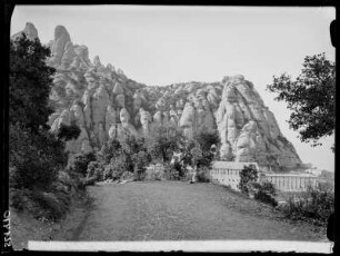 Montserrat: Blick auf Kloster und Gebirge