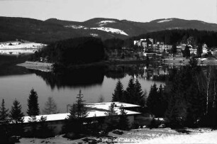 Schluchsee: Winterlicher Schluchsee; vom Wald oberhalb Strandbad