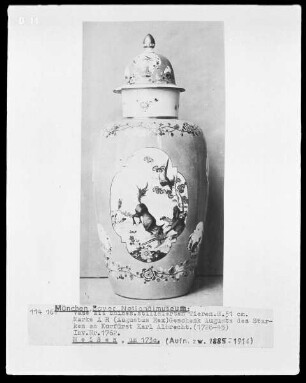 Vase mit chinesisch stilisierten Tieren