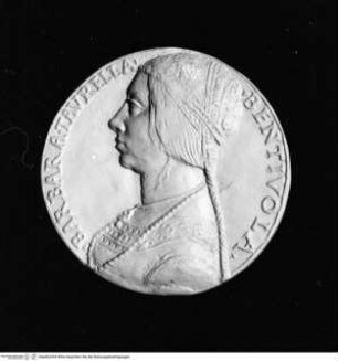 Medaille der Barbara Torelli Bentivoglio: Brustporträt mit Schleier, Zopf und Perlenkette nach links